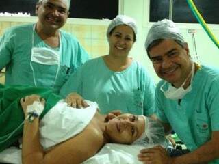 Nesta quinta-feira, Trad voltou à Medicina. Dois dias depois de deixar a prefeitura de Campo Grande, ele fez a primeira cirurgia. (Foto: Reprodução/Facebook)