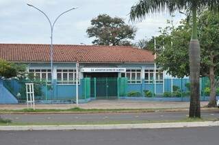 Escola Adventor Divino de Almeida fechou em adesão à greve. (Foto: Marcelo Calazans)