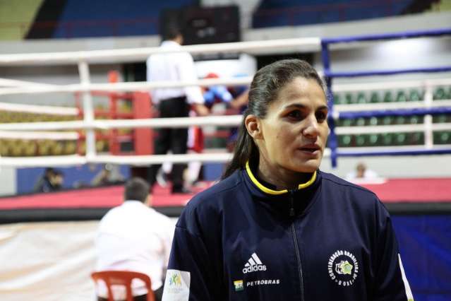Boxe feminino t&ecirc;m adeptas, mas sofre car&ecirc;ncia por atletas profissionais