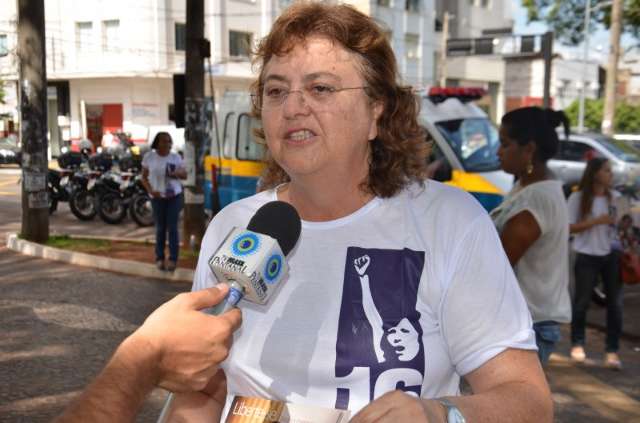 Blitz no centro destaca papel da mulher e alerta sobre den&uacute;ncias de agress&atilde;o