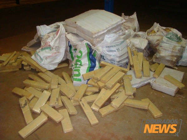  Pol&iacute;cia apreende uma tonelada de maconha na MS-470 em Dourados 