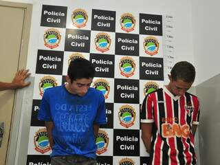 Os dois são acusados de cometerem 15 assaltos no bairro Tijuca. (Foto: João Garrigó)