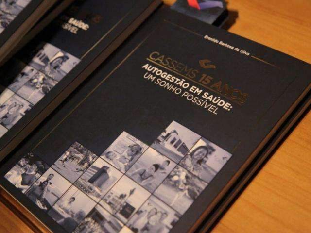 Cassems lan&ccedil;a livro contando hist&oacute;rias sobre seus 15 anos de exist&ecirc;ncia