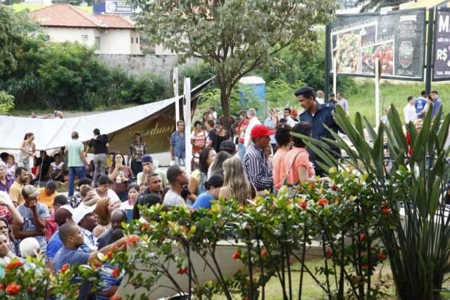 PM libera acesso &agrave; C&acirc;mara e dois s&atilde;o detidos com faca e spray de pimenta