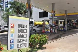 Gasolina chegou a R$ 3,10 no ano passado, mas preços caíram (Foto: Arquivo)