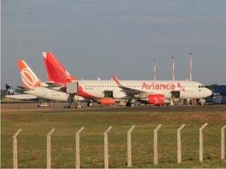 Aeronave da Avianca no aeroporto da cidade (Foto: Arquivo/Campo Grande News)