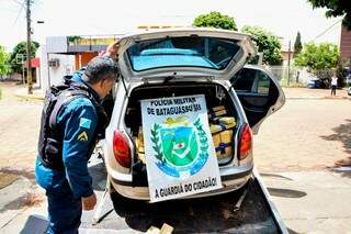 Ap&oacute;s persegui&ccedil;&atilde;o, motorista abandona ve&iacute;culo com meia tonelada de maconha
