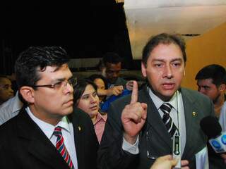 Bernal e Olarte no registro de candidatura. (Foto: Rodrigo Pazinato)