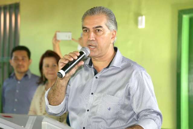 Governador entrega 26 ve&iacute;culos para renovar a frota da Iagro 