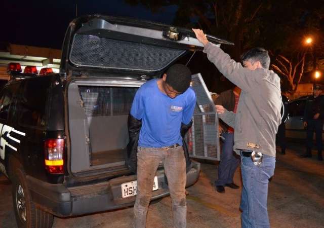 Homem preso e solto h&aacute; 11 dias invade casa e estupra mulher de 21 anos