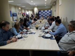 Empresários e deputados se reuniram para discutir sobre o projeto. (Foto: Divulgação)