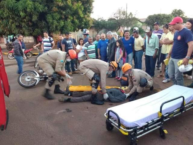 Homem &eacute; cercado por duas duplas de moto e executado no meio da rua