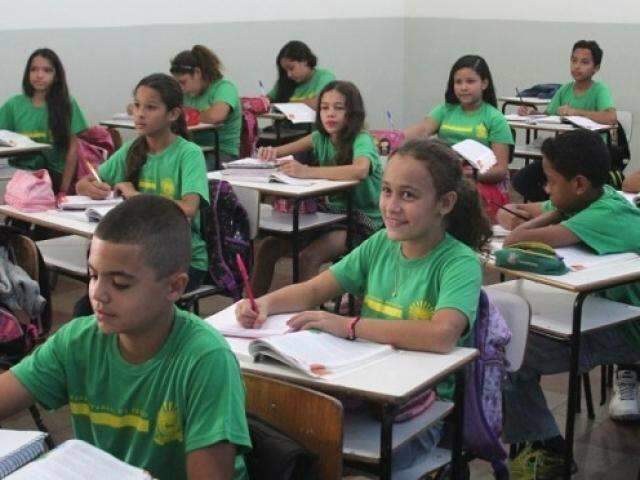 Aulas nas escolas estaduais da Capital e Dourados retornam nesta segunda