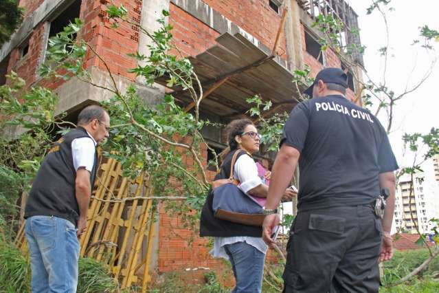 Pol&iacute;cia prende empres&aacute;rio por n&atilde;o combater focos da dengue e zika