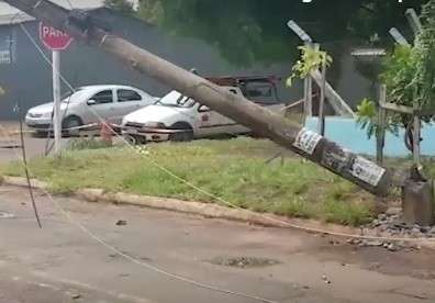 Motorista que derrubou poste no Coophavilla II deve pagar substitui&ccedil;&atilde;o