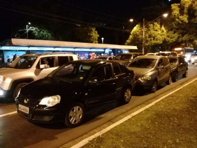 Engavetamento de tr&ecirc;s ve&iacute;culos tumultua tr&acirc;nsito na Afonso Pena 