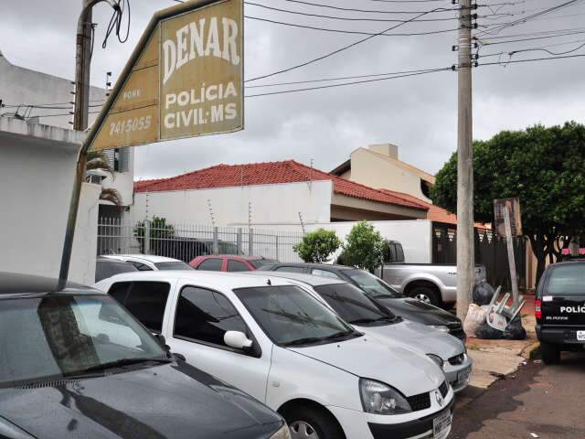  P&aacute;tio da Defurv est&aacute; lotado de ve&iacute;culos abandonados