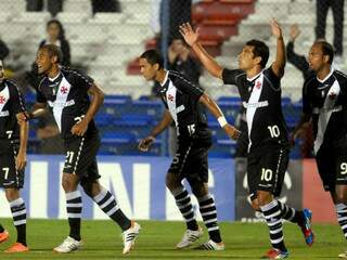 Ao contrário do Flamengo, Vasco carimbou a vaga nas oitavas de final da Libertadores (Foto: AP)
