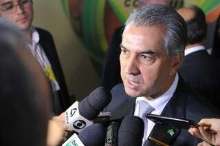 Governador destaca pontos prioritários durante entrevista após reunião do Codesul (Foto: Alcides Neto)
