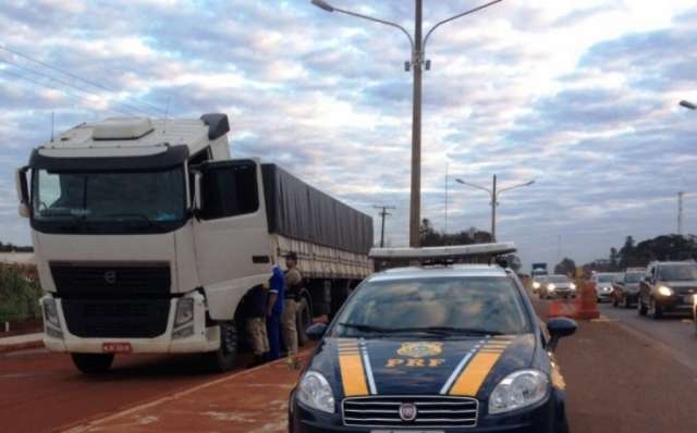 PRF recupera carreta furtada em Minas Gerais 