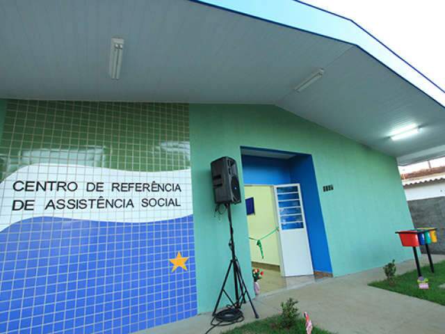  Governador Andr&eacute; Puccinelli inaugura aer&oacute;dromo e Cras em F&aacute;tima do Sul