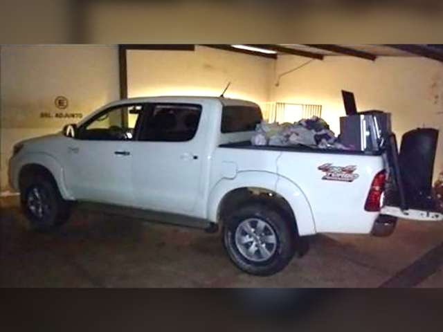 Bandidos s&atilde;o presos depois de fazer casal ref&eacute;m e levar caminhonete
