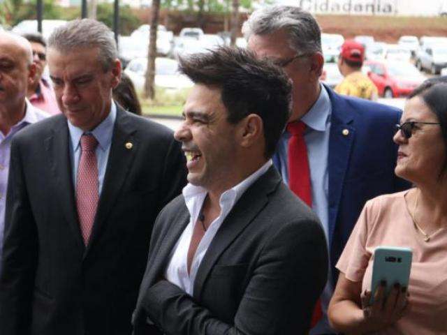 Zez&eacute; Di Camargo grava v&iacute;deo em apoio a cota zero para a pesca em MS 