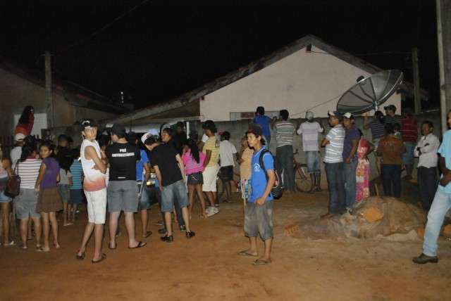 Pai e filho matam homem a tiros e com 26 facadas em Juti