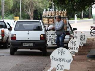 Sobrevivendo da rua: crise &quot;empurra&quot; desempregados ao trabalho informal