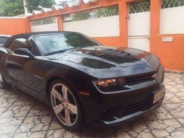 Condutor faz &ldquo;cavalinho de pau&rdquo; e Camaro &eacute; apreendido pela pol&iacute;cia