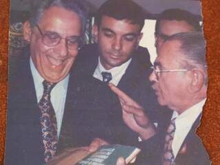 Encontro do ex-prefeito com Fernando Henrique Cardoso, em Corumbá. (Foto: Arquivo Pessoal)