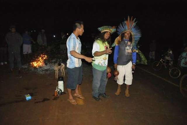 Por sinaliza&ccedil;&atilde;o, &iacute;ndios bloqueiam trecho violento da MS-156 