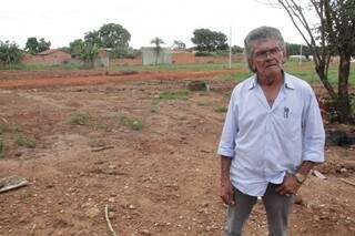  José Gomes, 62, tinha casa no terreno que teve de ser demolida pela Prefeitura. (Foto: Marcos Ermínio)