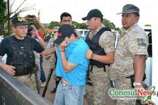 Jovem que cometeu crimes em série foi devolvido ao Brasil pela polícia paraguaia. (Foto: Conesul News)