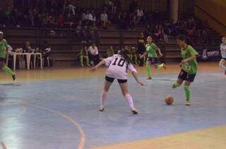 Funlec e UFMS fizeram o primeiro confronto de futsal nos Jogos Abertos (Foto: Divulgação/Funesp)