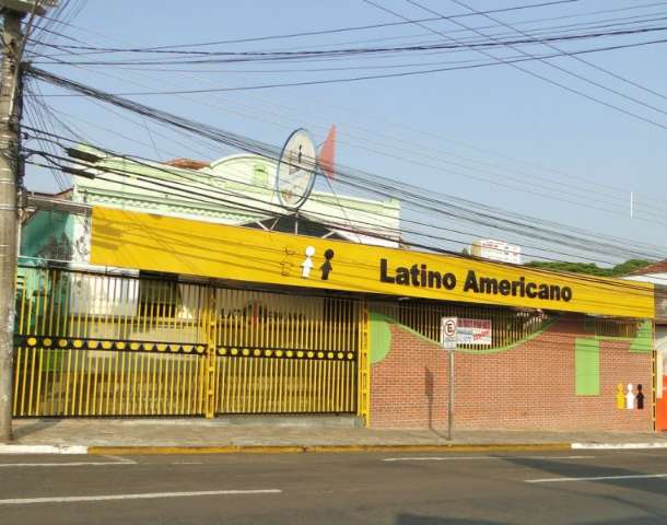 Depois de 36 anos, Latino Americano fecha e d&aacute; calote em 70 funcion&aacute;rios