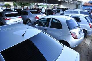 Garagens e concessionárias de carros novos e usados terão de informar dados em sistema nacional (Foto: Eliel Oliveira)