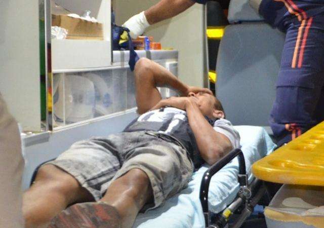 Homem &eacute; agredido a pedradas ao sair de festa realizada em bar