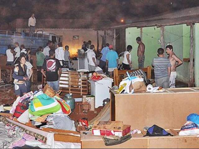  Beb&ecirc; ferido em inc&ecirc;ndio em Sidrol&acirc;ndia continua em estado grave 