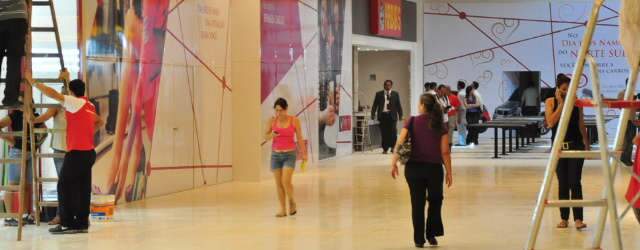  Com ben&ccedil;&atilde;o de padre, shopping &eacute; inaugurado em Campo Grande