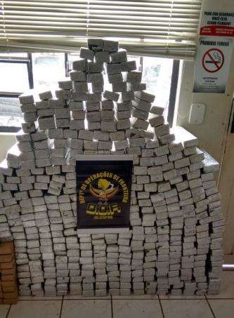 Pol&iacute;cia apreende quase 400 kg de maconha que era levada ao Paran&aacute;