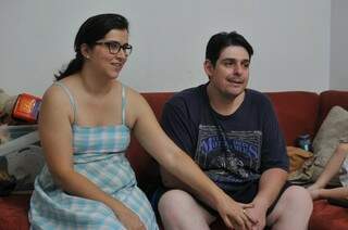 Em dois meses e meio, ele, pela bariátrica, eliminou 30 quilos, enquanto ela, 15. (Foto: Alcides Neto)