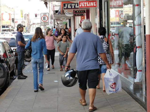  Vendas come&ccedil;am devagar no primeiro domingo em hor&aacute;rio especial