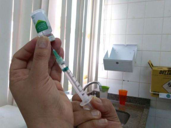 Cinco unidades de sa&uacute;de t&ecirc;m esquema especial de vacina&ccedil;&atilde;o neste fim de semana