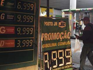 Postos aproveitam escassez de combustível para aumentar preços (Marcello Casal Jr/Agência Brasil)