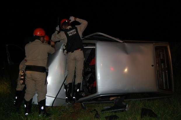 Gol capota v&aacute;rias vezes em colis&atilde;o na rodovia MS-276 com a MS-480