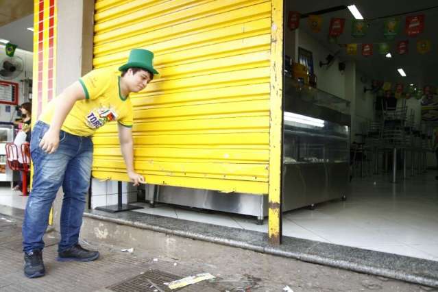 Campo Grande se veste de verde e amarelo e clima das ruas &eacute; de Copa
