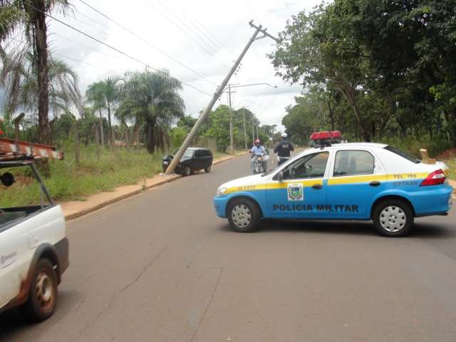 Tr&ecirc;s Barras &eacute; interditada ap&oacute;s Uno bater em poste de energia 