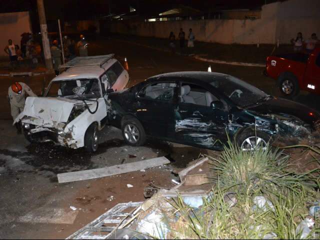  Quatro pessoas ficam feridas em acidente na Mata do Jacinto, uma em estado grave