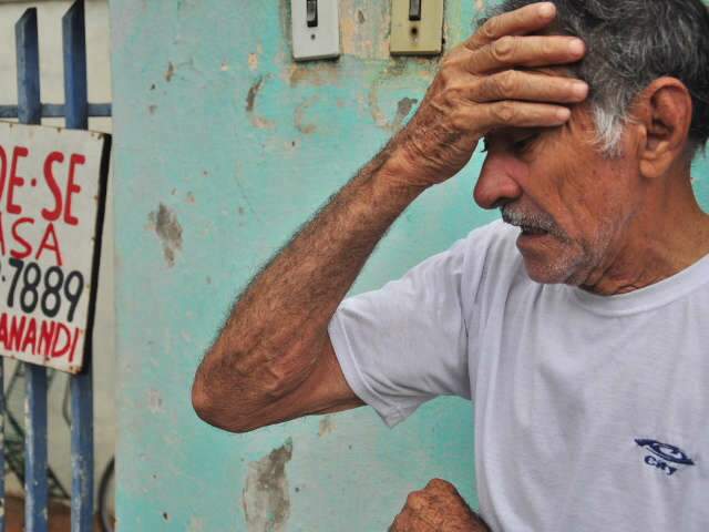  Bombeiros trabalham desde ontem para retirar &aacute;gua de casas